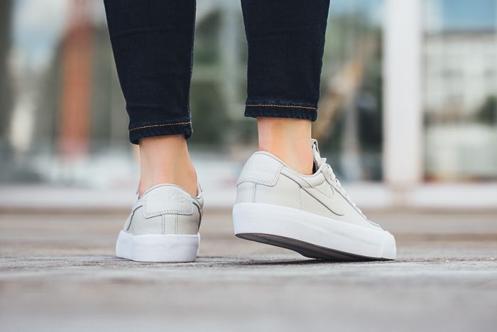 nike blazer low on feet