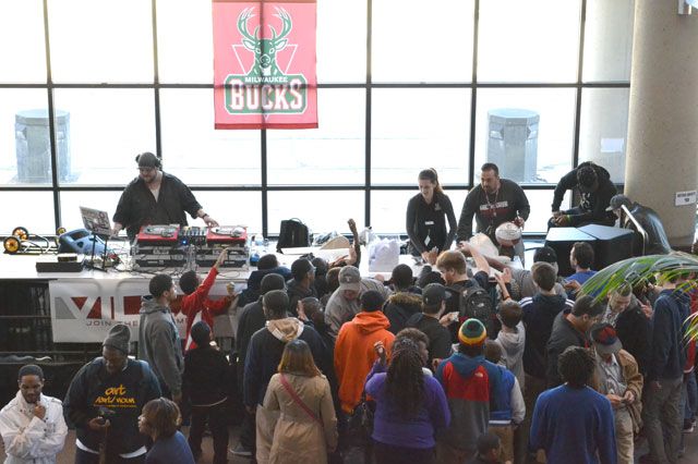 Bucks Sneaker Summit 32
