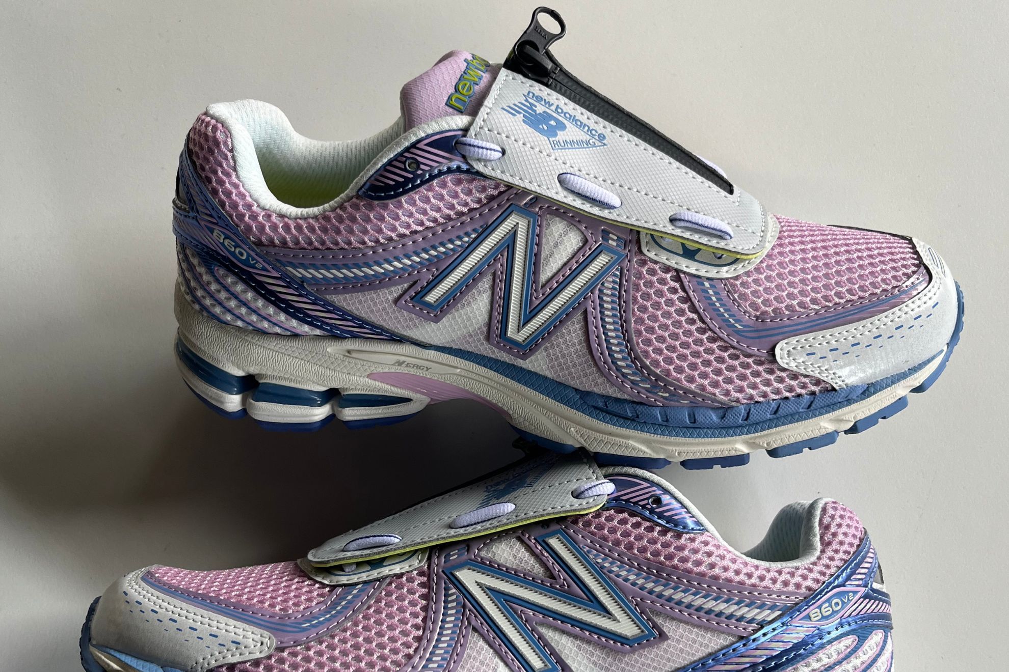 ROSE33になります Wider Release of the UP THERE x New Balance 860v2 'Blossom