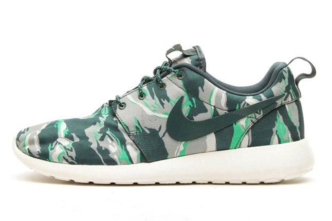 Nike Rosherun Forest Camo Green Profile 1