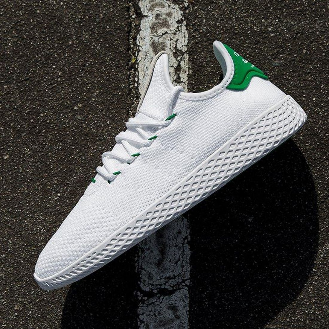 Tomar medicina Catedral bosquejo Pharrell Williams X adidas Tennis Hu (White/Green) - Sneaker Freaker