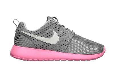Nike Wmns Roshe Run Pink Profile 1
