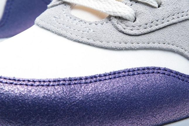 Wmns Am1 Purple Red Toe Detail 1