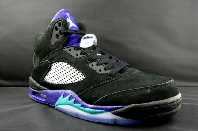 Air Jordan V Black Grape Third Angle 1