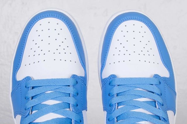 Air Jordan 1 Mid North Carolina 2