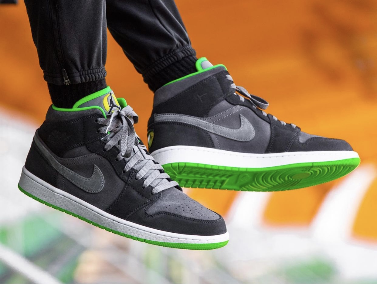 Air Jordan 1 Mid Oregon Ducks PE
