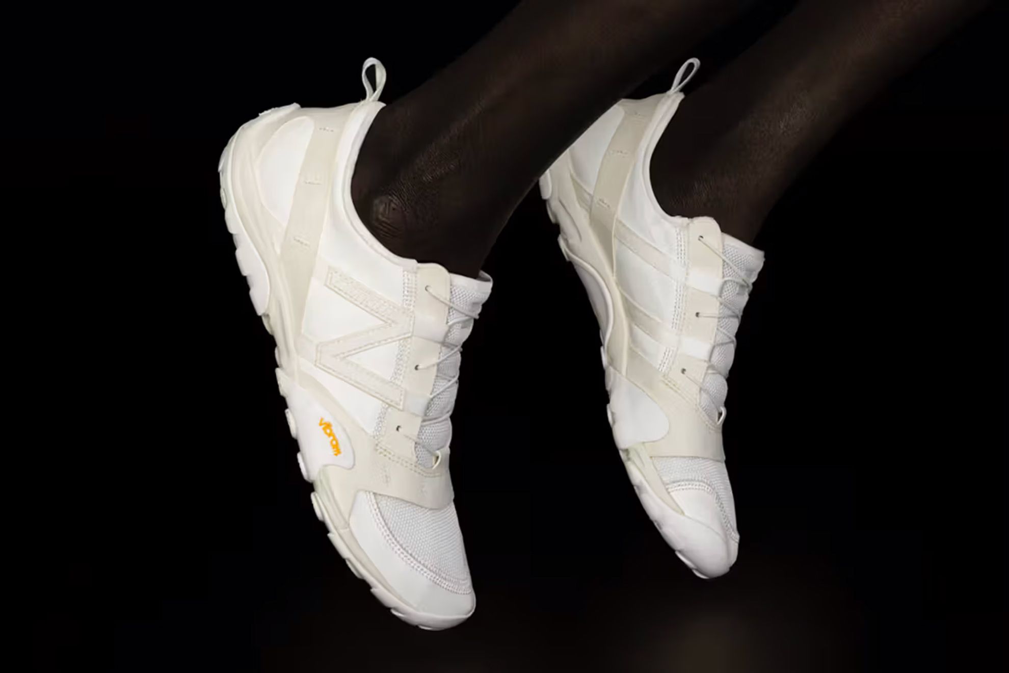 ISSEY MIYAKE New Balance ホワイトスニーカー 楽天市場】ISSEY MIYAKE × New Balance MT10O イッセイミヤケ