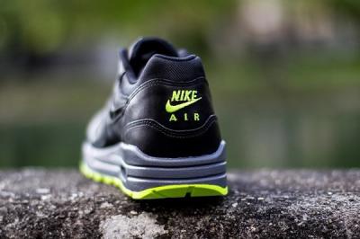 Nike Wmns Air Max 1 Cut Out Black Volt 4