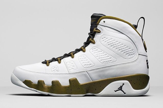 Air Jordan 9 Statue 2