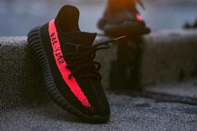 ‘ Core Black Red’ Yeezy Boost 350 V2