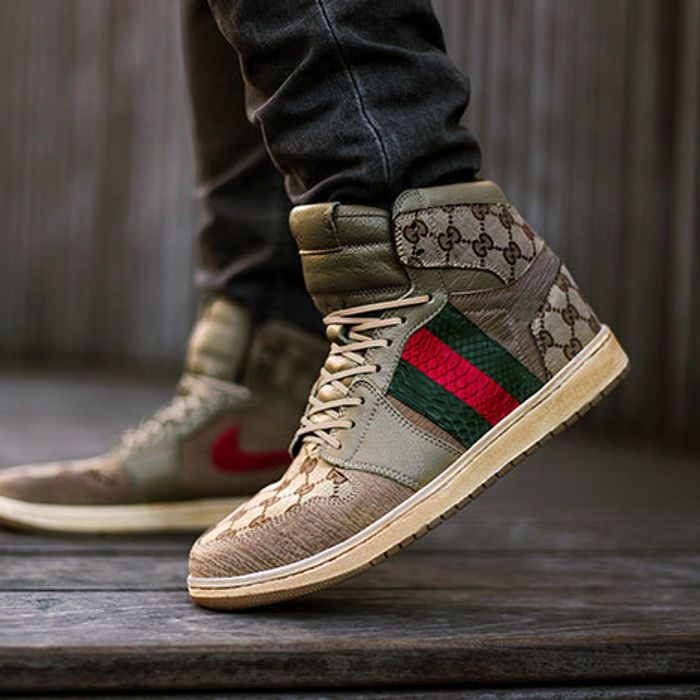 Volverse loco Fuente global Ceeze Crafts Gucci-Inspired 'Screener' Air Jordan 1s - Sneaker Freaker