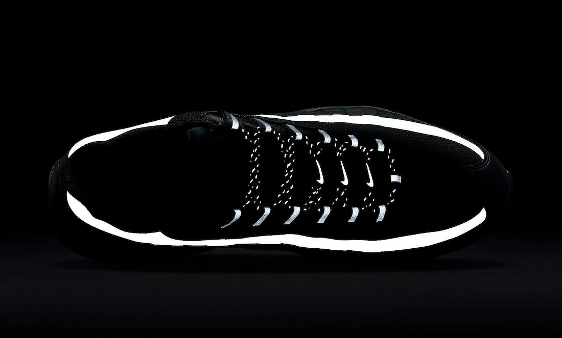 lægemidlet Kunstig Få The Nike Air Max 95 Ultra Gets Murdered Out - Sneaker Freaker