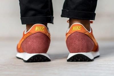 Nike Daybreak Rugged Orange Cu3016 800 Heel