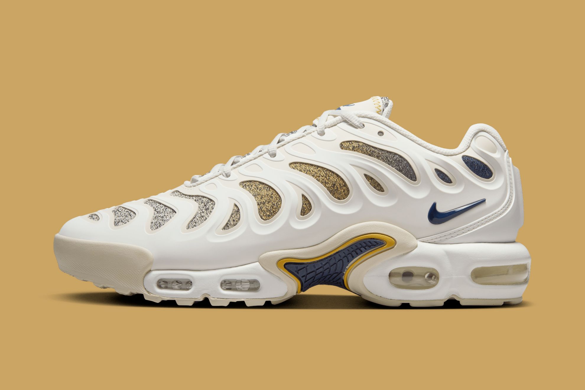 Paris Saint-Germain and Nike Deliver Two Air Max Plus Drifts 