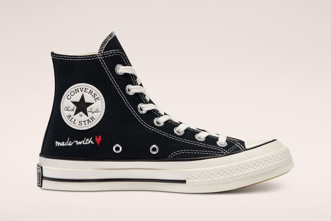 converse hearts white