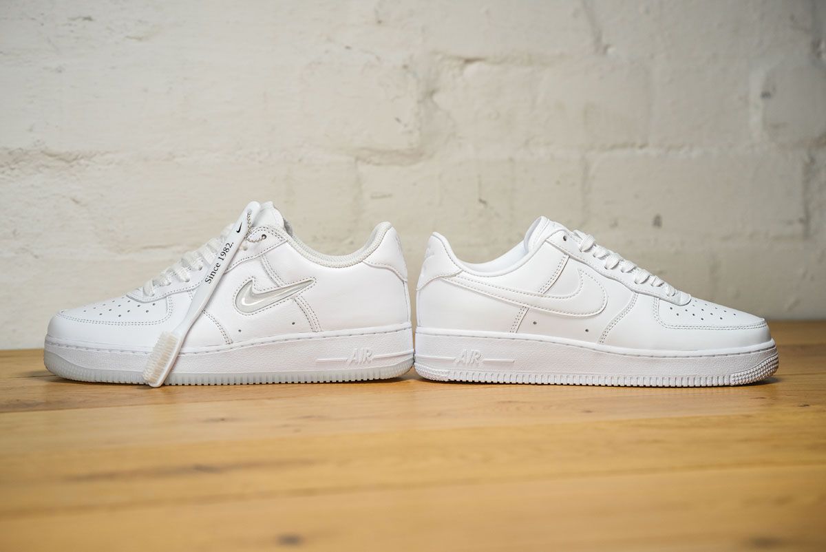 Difference Between NIKE AIR FORCE 1 '07 VS AIR FORCE 1 LV8 