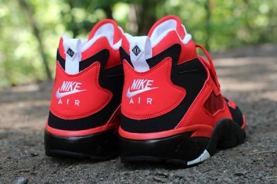 Nike Air Diamond Turf Red Heel Profile