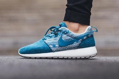 Nike Roshe One Winter Wmns Sweater Pack10