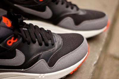 Nike Air Max 1 Essential Black Grey Toe Detail 1