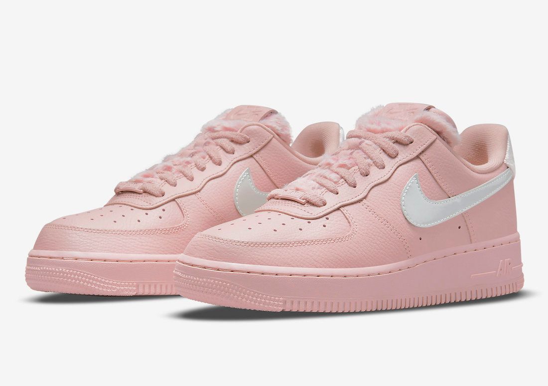 Release Date: Nike Air Force 1 WMNS DO6724-601