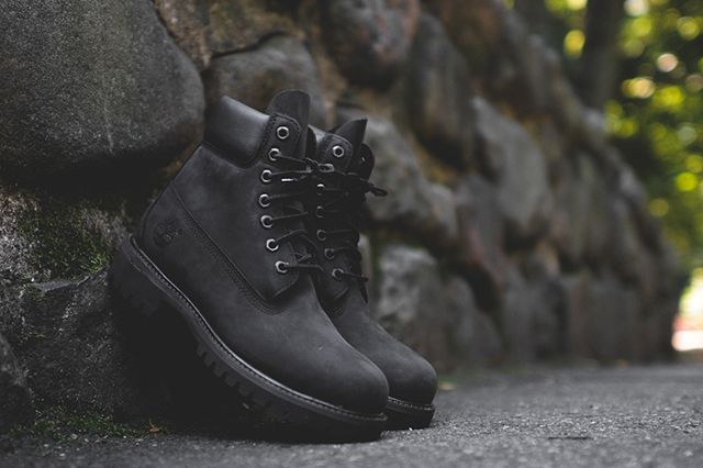 Triple on sale black timberlands