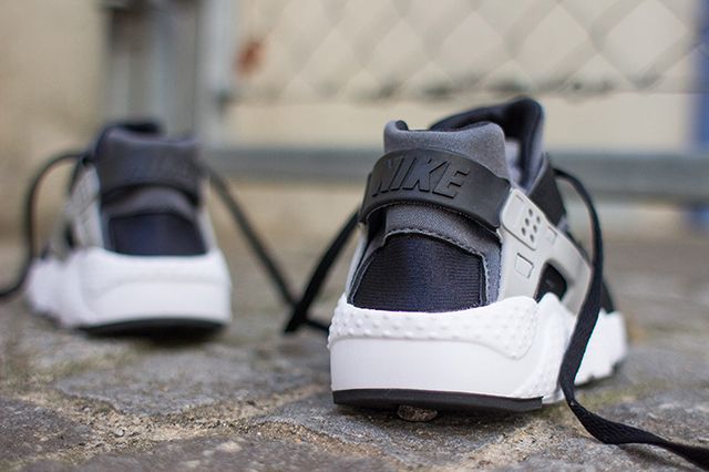 nike huarache junior black and white