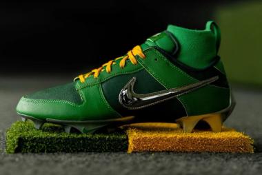 The Oregon Ducks Take the Field in Nike Vapor Edge Dunk PEs