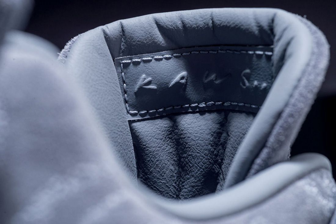 Kaws X Air Jordan 4 21