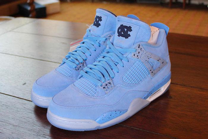 Air Jordan 4 UNC