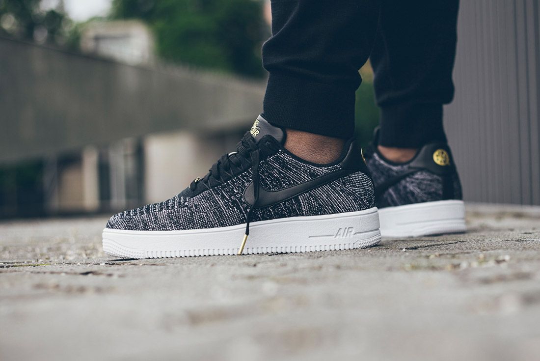 nike air force 1 low on feet