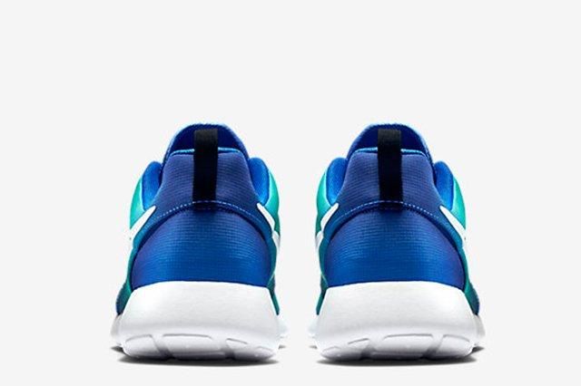 nike roshe one blue and white