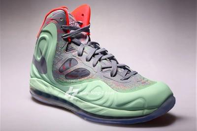 Nike Air Max Hyperposite Christmas Front Quarter 1