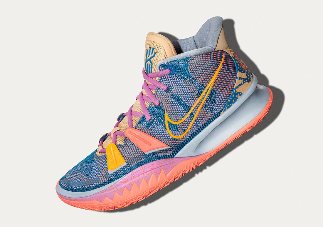 sneaks up kyrie 7