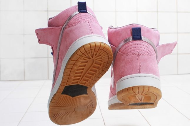 nike sb when pigs fly on feet