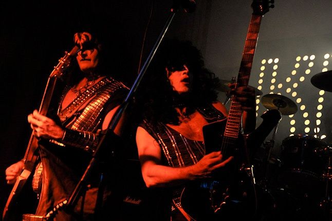 One Offs Kiss Band 5 1