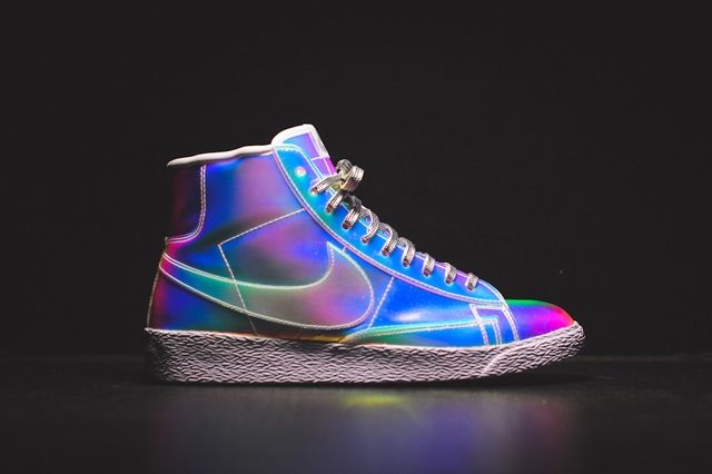 Nike Wmns Blazer Mid Iridescent Releases