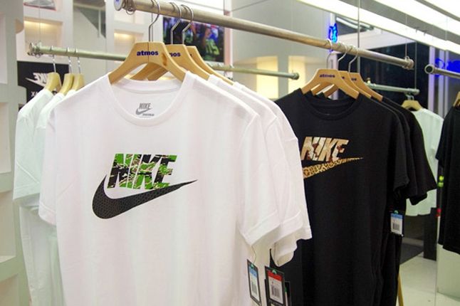 Atmos Nike Am1 Animal Camo Launch Recap Store Tshirt 1