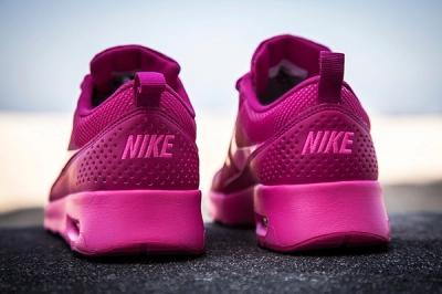 Nike Amthea Fireberry 1