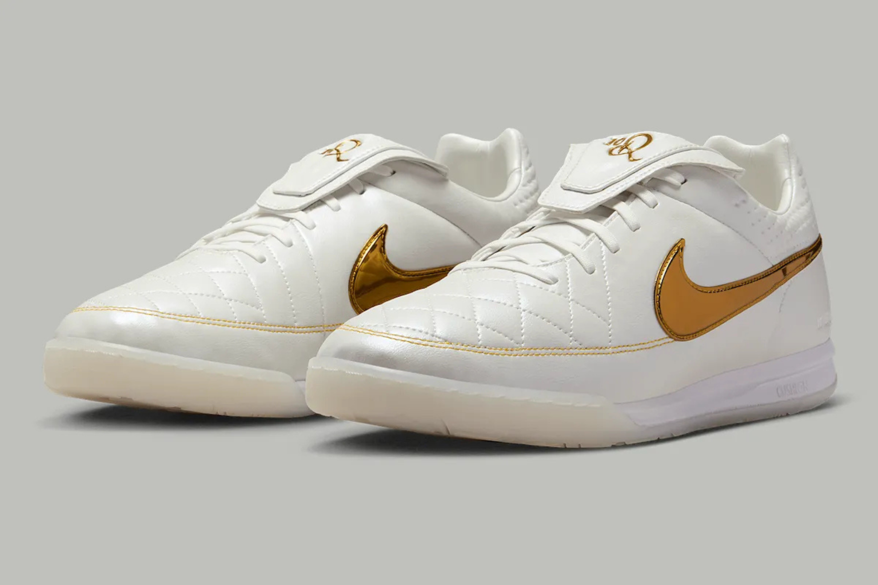 Ronaldinho x Nike Tiempo Legend 'Touch of Gold'
