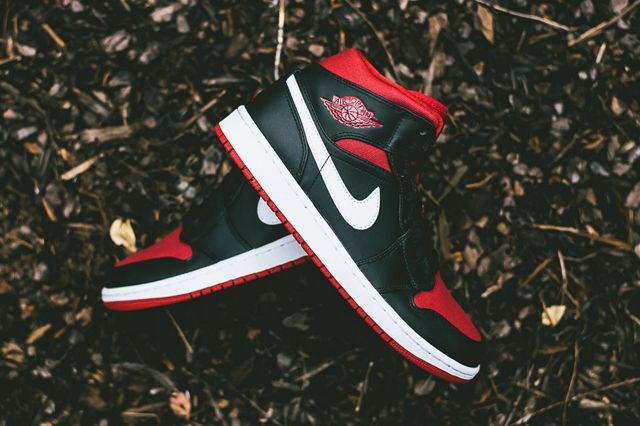 Air Jordan 1 Mid (Black/Gym Red) - Releases