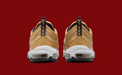 Nike Nike Dunk Low Neapolitan Gold Bullet DM0028-700