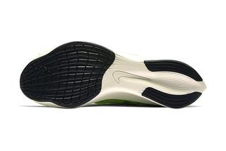 zoom fly 3 carbon fiber plate