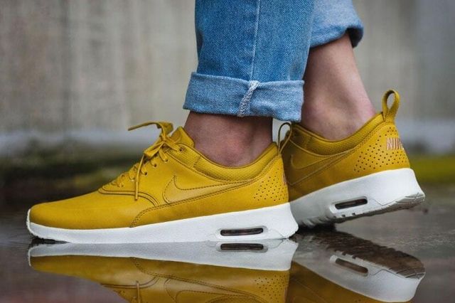 nike air max thea gold and black