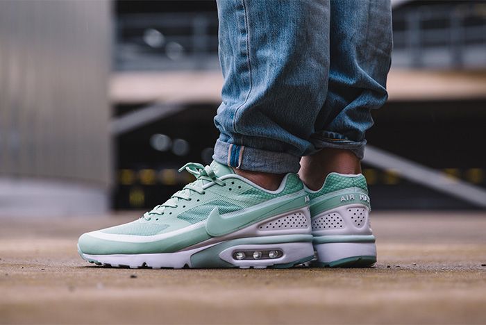 nike air max bw on feet