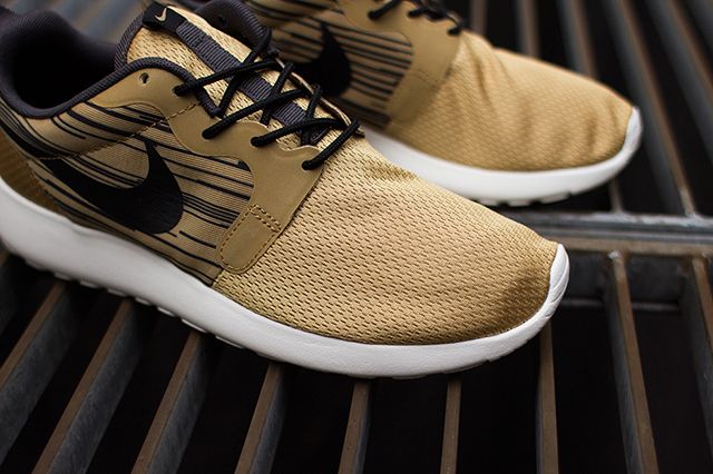 Nike Roshe Run Hyperfuse Gold Black Releases