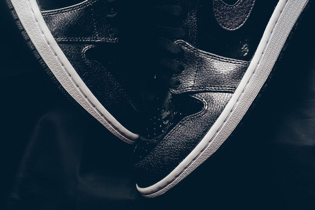 Air Jordan 1 Retro (Black Metallic) - Sneaker Freaker