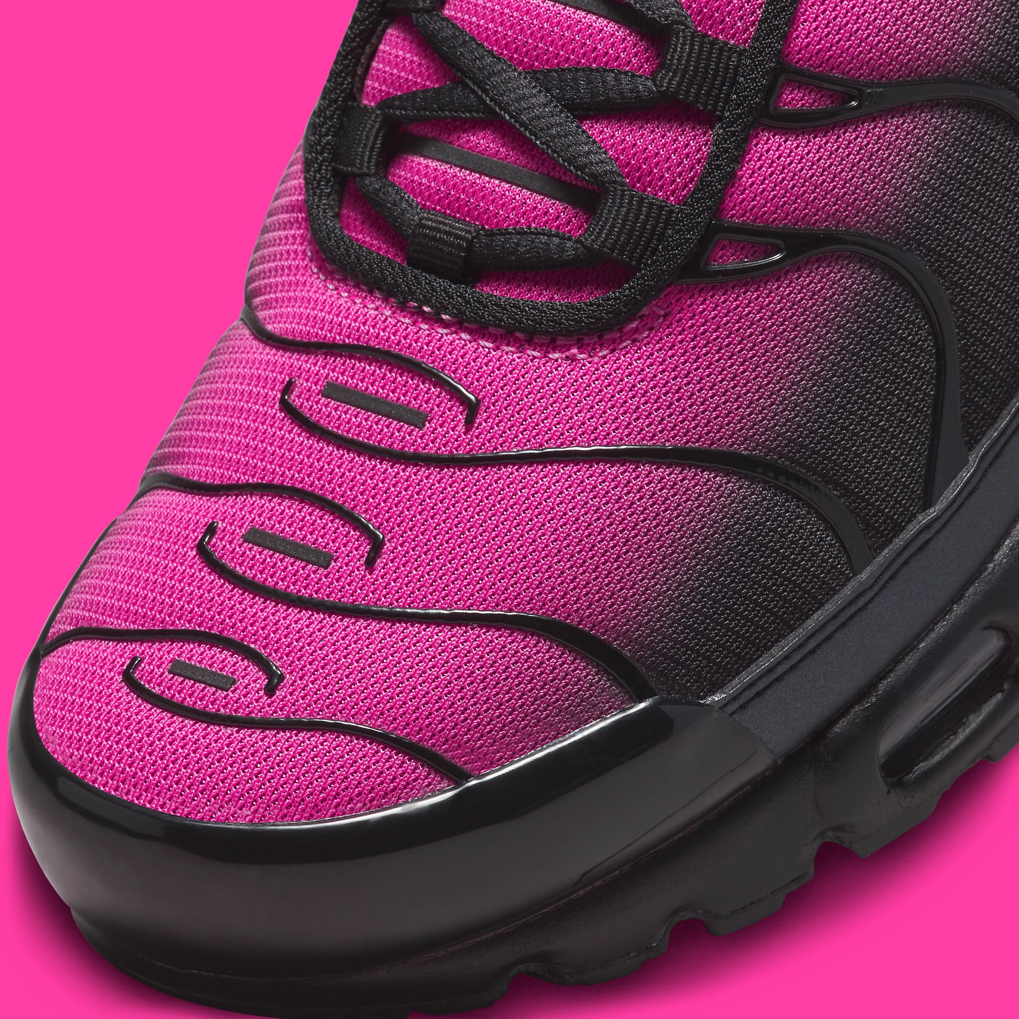 Ruwe slaap motief eindeloos This Gradient Nike Air Max Plus 'Black/Pink' Channels the 'Fire Berry' -  Sneaker Freaker