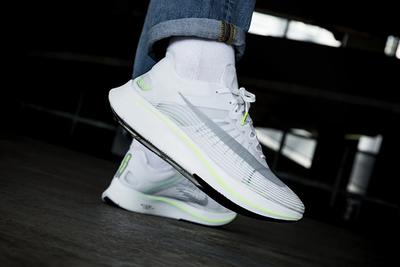 Nike Zoom Fly Volt 1