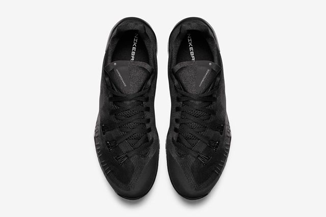 Nike Hyperchase Black2