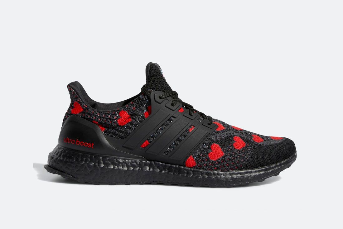 Entrada rescate chupar Official Images: adidas UltraBOOST 'Valentine's Day' 2022 - Sneaker Freaker
